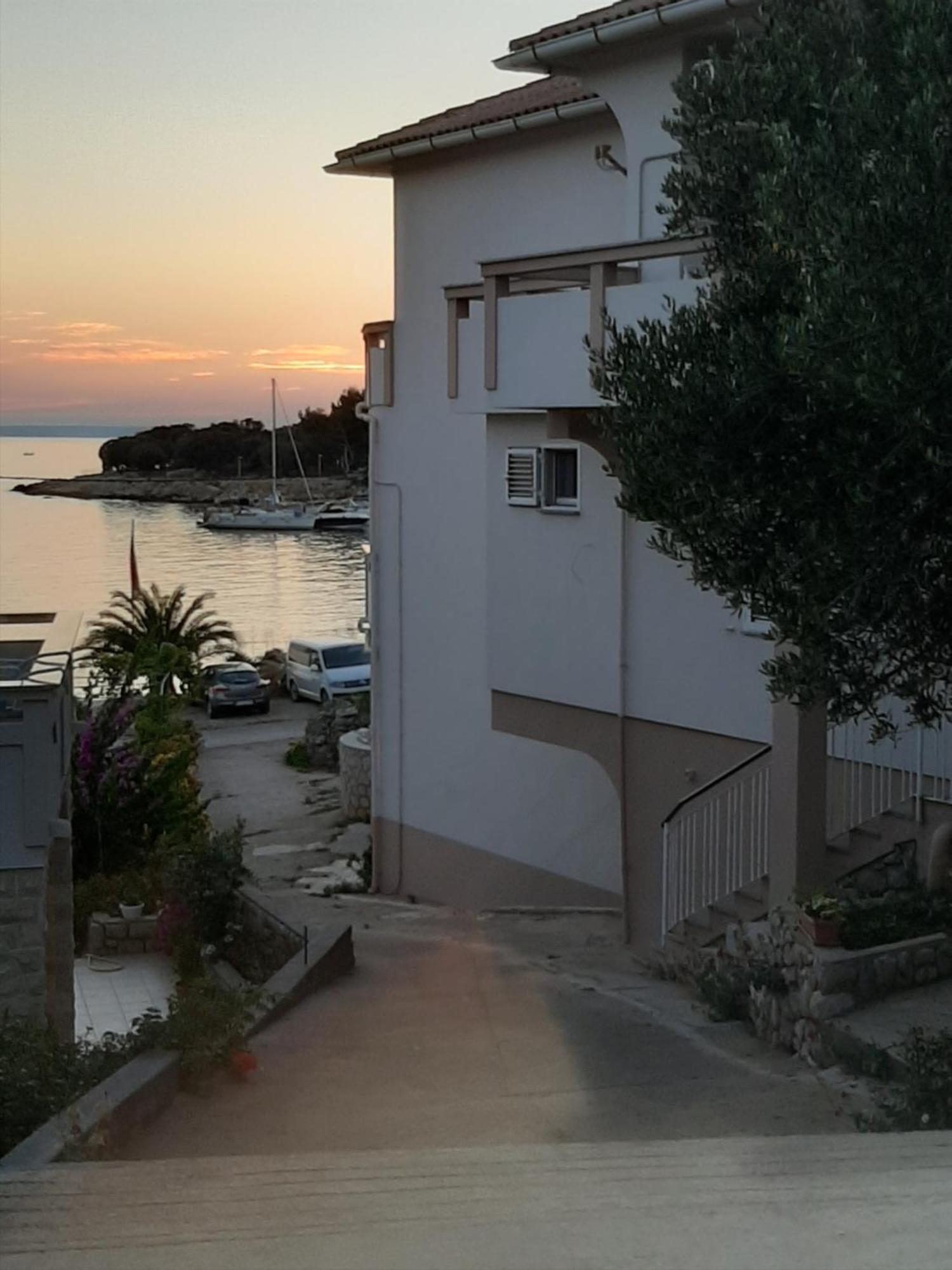 Apartments And Rooms Ljubica ルン エクステリア 写真
